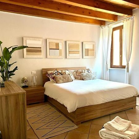 Appartamento Santa Maria Desenzano del Garda Luaran gambar