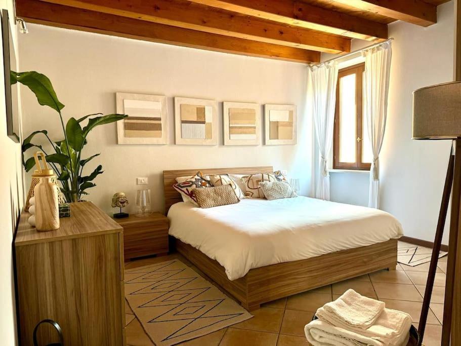 Appartamento Santa Maria Desenzano del Garda Luaran gambar